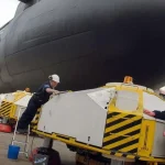 Kapal selam militer Prancis saat melakukan latihan taktis peluncuran rudal di Samudra Atlantik.