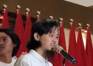 Kapten kapal MT Honour-25 Ashari Samadikun saat tiba di Bandara Soekarno-Hatta