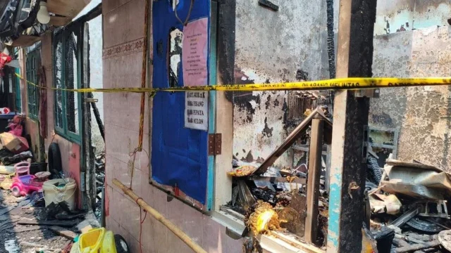 Kondisi rumah kontrakan pasca kebakaran yang menewaskan balita di Cakung