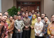 Kunjungan resmi Komisi III DPR RI ke rumah dinas Kapolri Jenderal Suyudi Ario Seto.