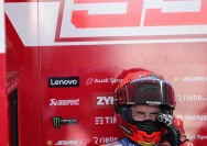 Marc Marquez bersiap mengendarai motor Ducati pada sesi MotoGP Mandalika 2026