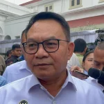 Menko Polkam Dudung Abdurachman memberikan keterangan pers di Kompleks Istana Kepresidenan Jakarta.