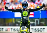 Pebalap Trackhouse Aprilia Raul Fernandez memacu motor di Sirkuit Mandalika