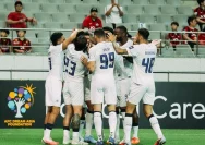 Pemain Persib Bandung saat melakukan persiapan pertandingan