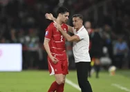 Pemain Timnas Indonesia dan Thailand di lapangan