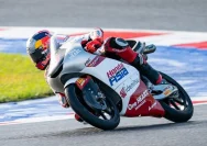 Pembalap Indonesia Veda Ega Pratama saat kualifikasi Moto3 di Sirkuit Mandalika 2026
