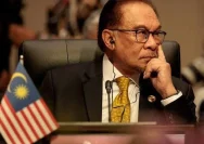 Perdana Menteri Malaysia Anwar Ibrahim menyampaikan rencana kenaikan upah minimum nasional