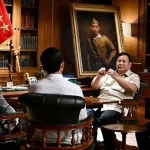 Presiden Prabowo Subianto saat melakukan diskusi terkait penguatan komunikasi pemerintah.