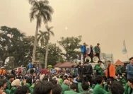 Suasana aksi unjuk rasa mahasiswa di depan Kantor Gubernur Sumatera Selatan terkait kabut asap.